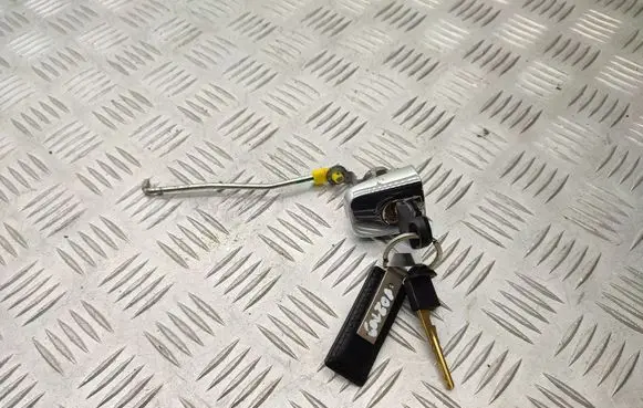 Nissan X-Trail T32 Front door lock (next to the handle) 