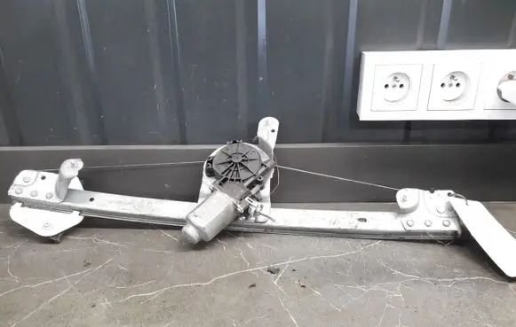 Dacia Logan I Front window lifting mechanism without motor 118481