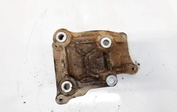 Suzuki Grand Vitara II Engine mounting bracket 9511164J10