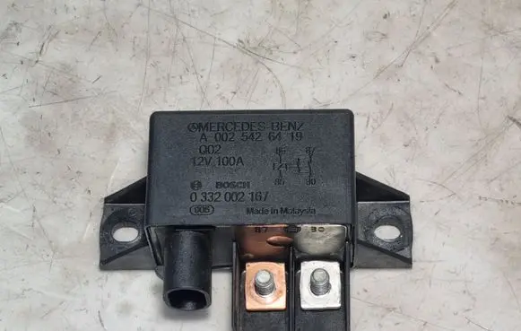 Mercedes-Benz E W211 Charging relay A0025426419 0332002167