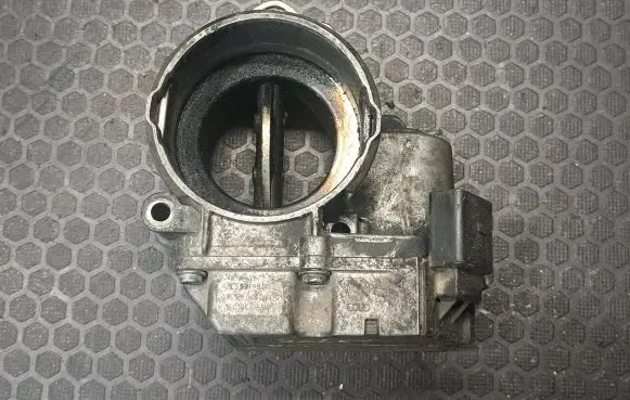 Volkswagen Golf Plus Throttle valve 03G128063C A2C53099815