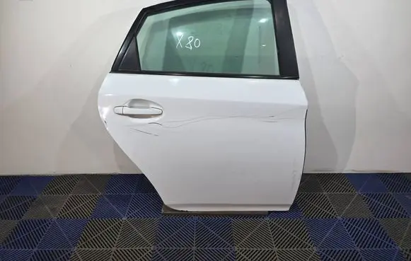 Toyota Prius (XW30) Rear door 