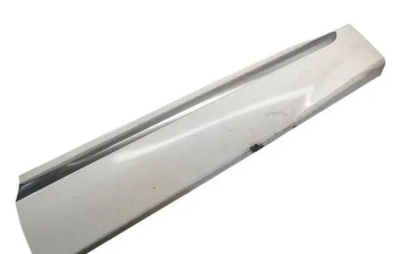 Hyundai Santa Fe Front door trim (molding) s1877ab220