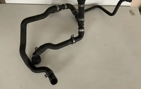 Audi Q5 SQ5 Engine coolant pipe/hose 8R0121086B