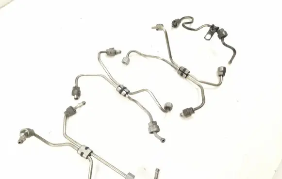 Fuel injector supply line/pipe
