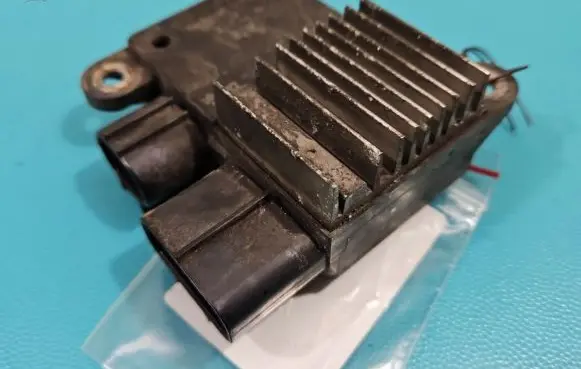 Coolant fan relay