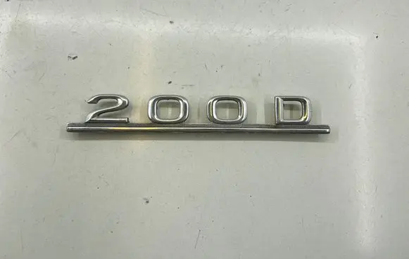 Mercedes-Benz W123 Manufacturers badge/model letters 1238170315