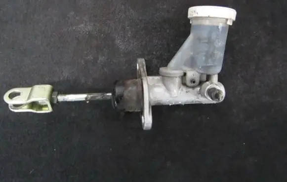 Mitsubishi Carisma Master brake cylinder