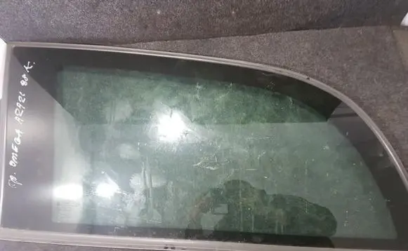 Opel Omega B1 Rear side window NENUSTAYTA