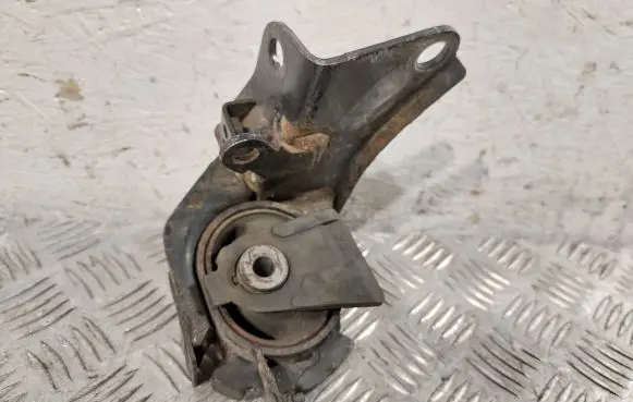 Toyota Corolla Verso AR10 Engine mount bracket 123720R010