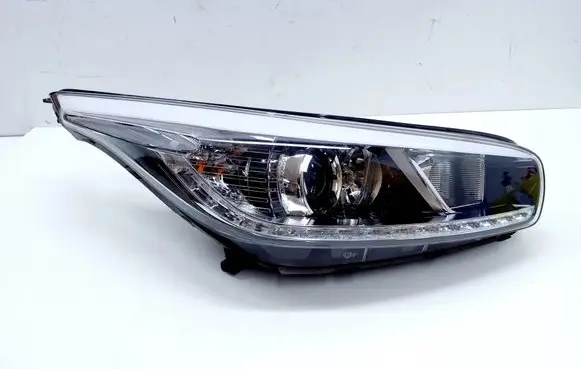 KIA Ceed Headlight/headlamp 92102A2050
