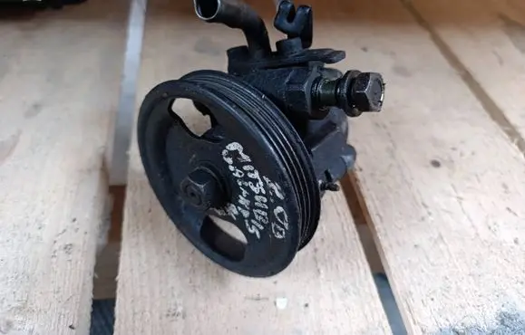 Mitsubishi Galant Power steering pump MB914755 32117025