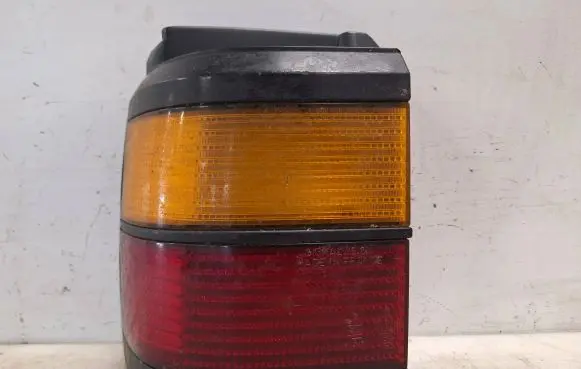Volkswagen PASSAT B3 Rear/tail lights 333945111