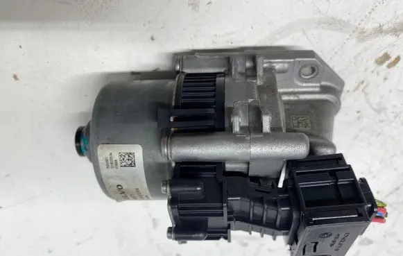 Volvo XC40 Oil pump 32249571