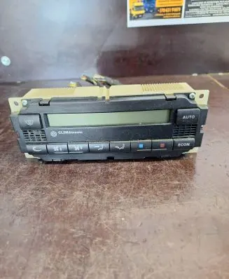 Volkswagen PASSAT B5 Climate control unit 1J1907044 5HB00761700