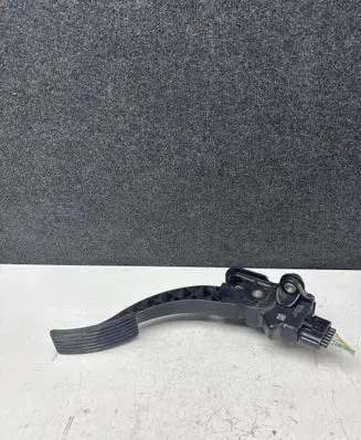 Mitsubishi Outlander Accelerator throttle pedal MN101544
