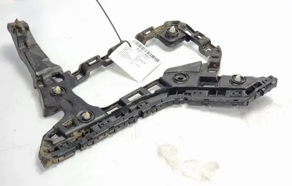 Volkswagen PASSAT B8 Front bumper mounting bracket 3G5807393