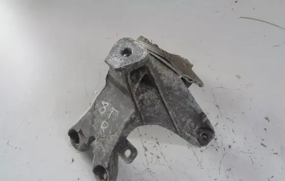 Audi A4 S4 B8 8K Engine mounting bracket 8K0199308EE
