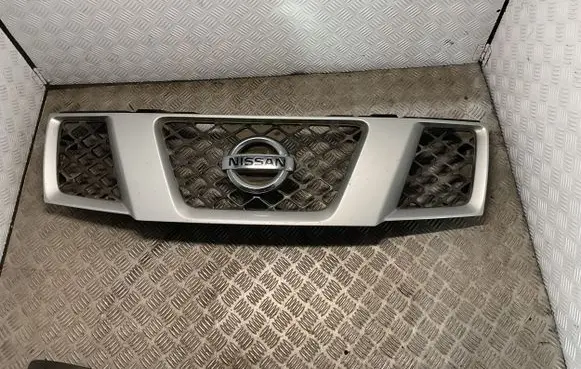 Nissan Pathfinder R51 Bonnet/hood grill 