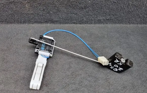 Audi Q7 4L Fuel level sensor 7L8919673 A2C53110637
