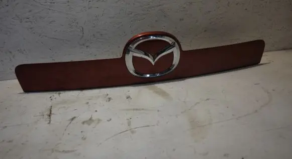 Mazda CX-7 Trunk door license plate light bar 