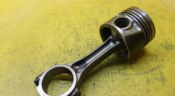 Volkswagen Touran I Piston with connecting rod