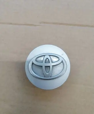 Toyota Auris E180 R20 wheel hub/cap/trim 4260302300