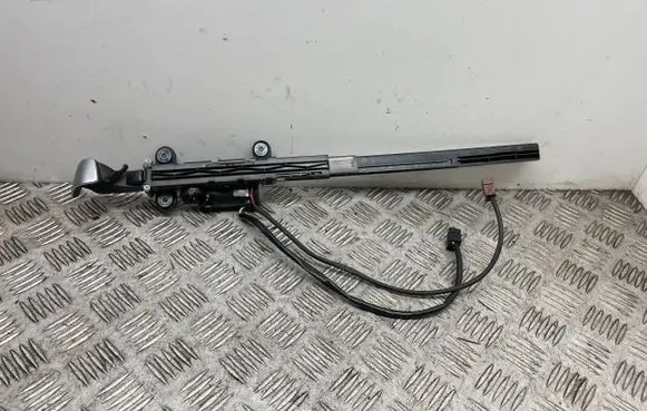BMW 4 F32 F33 Seat belt height adjuster 7307916