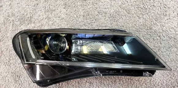 Skoda Superb B8 (3V) Headlight/headlamp 3V1941016B 1ZS01193326