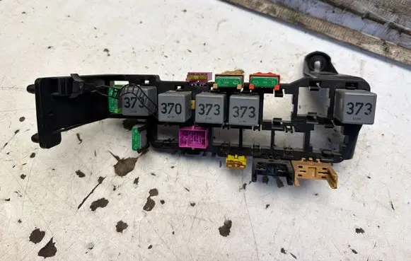 Volkswagen Sharan Fuse box set 8D1937545