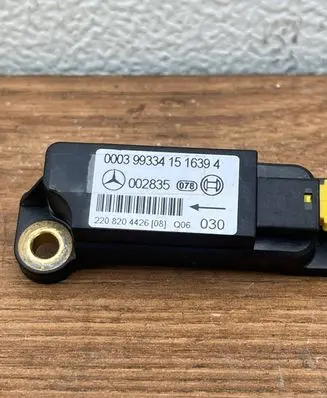 Mercedes-Benz S W220 Airbag deployment crash/impact sensor 2208204426 002835
