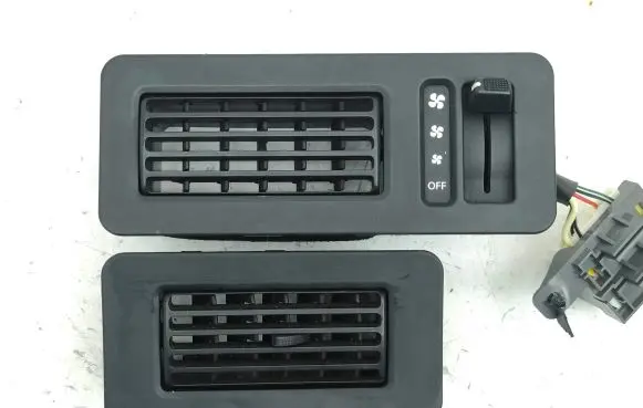 Hyundai Santa Fe Dashboard side air vent grill/cover trim 979902W000 979802W000