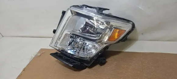Nissan Titan Headlight/headlamp 260609FV1A