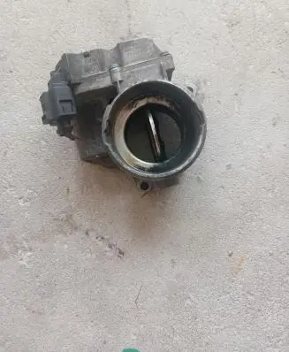 Volkswagen Golf Plus Throttle valve 03G128063C