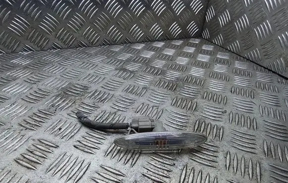 Lexus IS 220D-250-350 Front fender indicator light 30308