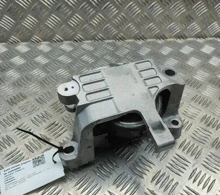 Volvo XC40 Engine mount bracket 32139920