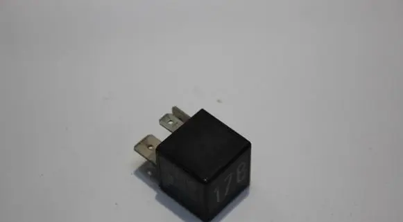 Audi A4 S4 B5 8D Other relay 357927843 V23134J60X175