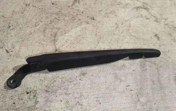 Volvo V70 Front wiper blade arm 071956