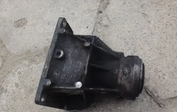 BMW 7 F01 F02 F03 F04 Driveshaft support bearing bracket 7578653