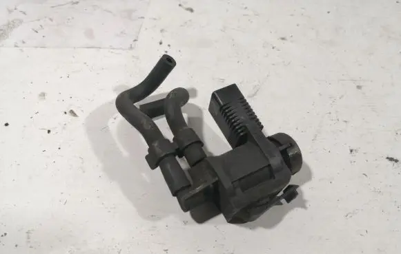 Audi A4 S4 B7 8E 8H Turbo solenoid valve 1J0906283C