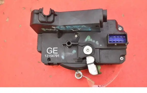 Opel Meriva A Front door lock 13154791GE