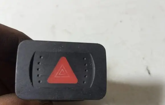 Volkswagen Golf IV Hazard light switch 1J0953235J