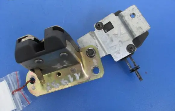 Mitsubishi Carisma Tailgate/trunk/boot lock/catch/latch