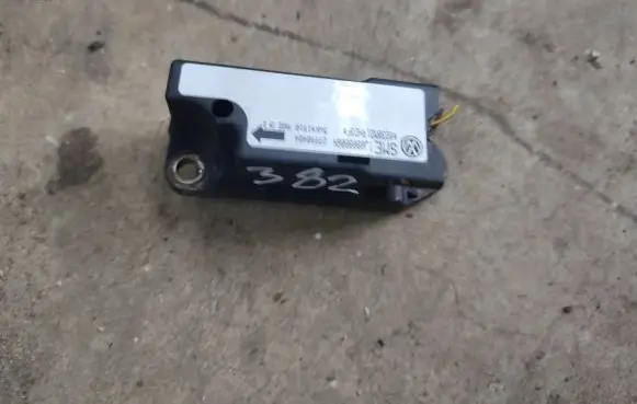 Volkswagen PASSAT B5 Airbag deployment crash/impact sensor 1J0909606N