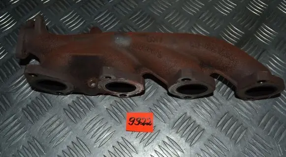 Toyota Avensis T270 Exhaust manifold 8574791