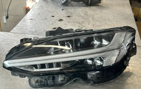Volvo S90, V90 Headlight/headlamp 32342464