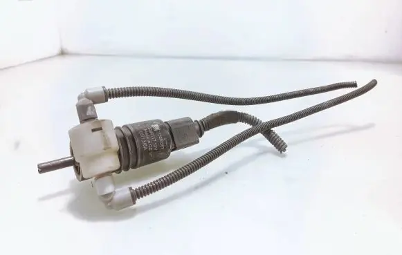 Opel Insignia A Windscreen/windshield washer pump 13250357 3240117 06135A