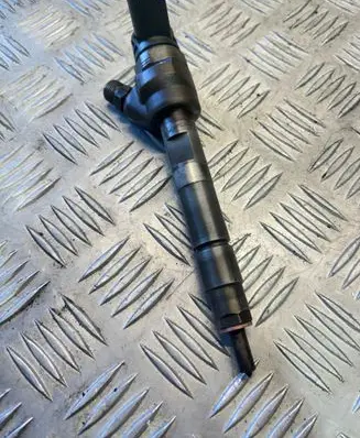 BMW 5 F10 F11 Fuel injector 7810702 0445110478