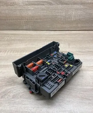 BMW 3 E90 E91 Fuse module 9119446