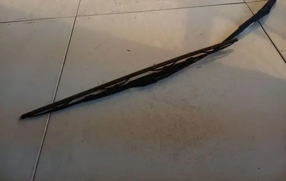 Opel Zafira A Front wiper blade arm 182186